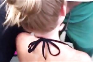Le mari impuissant regarde comme le noir baise femme