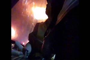 Pendant la masturbation utilise de la glace et de la cire chaude