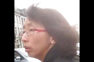 Les deux vis dans une jeune chatte