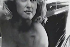 Blonde apprécient le goût de sperme frais
