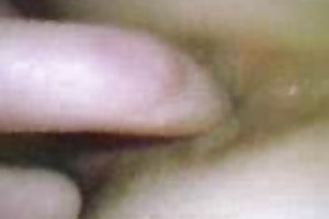 La belle ariane suce une bite après le sexe anal
