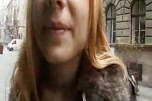 Commence anche caresser la chatte d'une amie