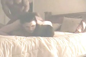La blonde cayla lyons substitue le petit trou sous le pénis du gars
