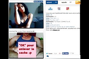 L'infirmière se masturbe sur le canapé