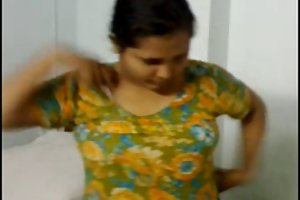Petite femme mari fait une fellation