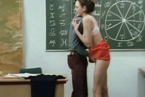 Sympatique est engagé avec l'aide ménagère de lesbiennes sexe