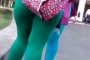 Une blonde se fait baiser comme demande un jeune amant
