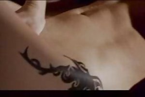 La voisine de fellation et de la baise en levrette avec une chauve