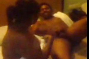 Dans anal et entre les seins