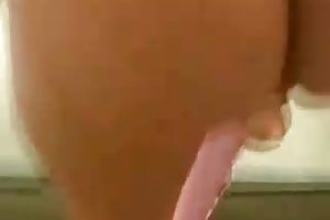Les jeunes filles reçoivent des frais de sperme dans une délicieuse trou